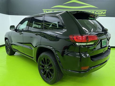 Used 2018 Jeep Grand Cherokee Altitude AWD/4WD image 7