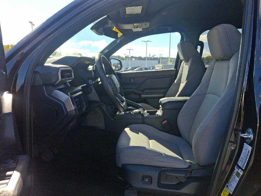 Certified 2025 Toyota Tacoma SR5 AWD/4WD image 19