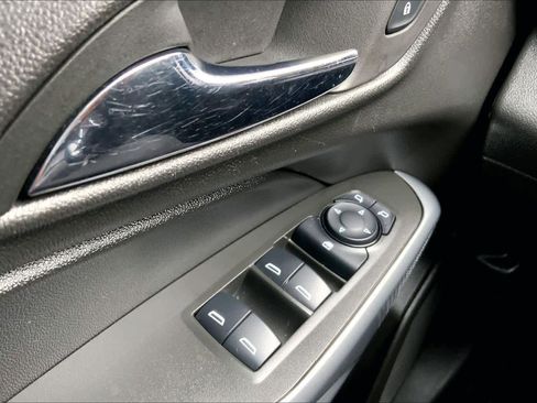 Used 2025 Chevrolet Trax RS w/ Sunroof Package FWD image 36