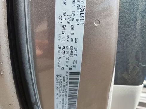 Used 2017 Chrysler Pacifica LX FWD image 9
