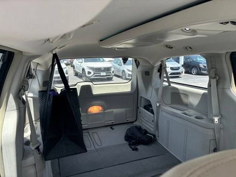 Used 2009 Dodge Grand Caravan SXT FWD image 19