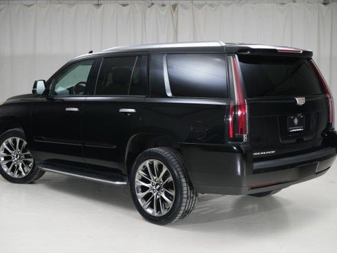 Used 2019 Cadillac Escalade Luxury w/ Escalade Sport Edition image 23