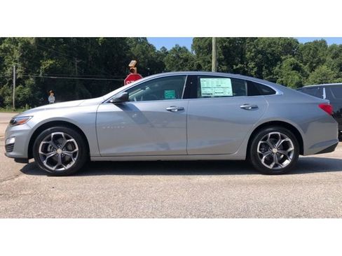 New 2025 Chevrolet Malibu LT image 3