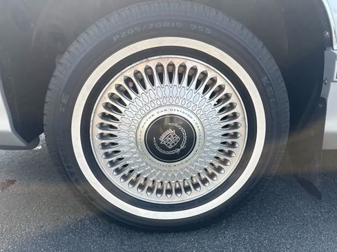 Used 1993 Cadillac De Ville Sedan FWD image 9