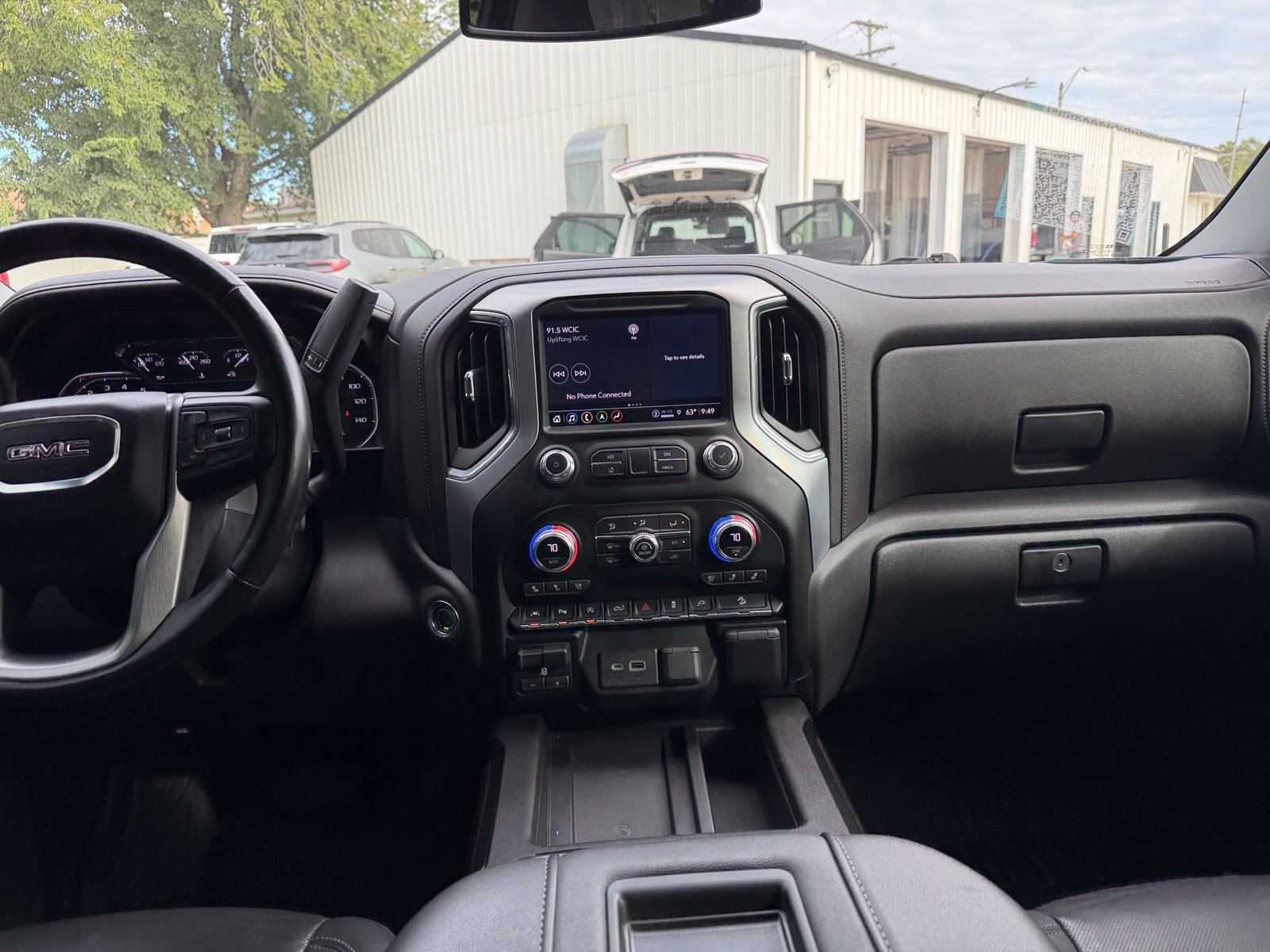 Used 2021 GMC Sierra 1500 SLT w/ SLT Premium Plus Package AWD/4WD image 18