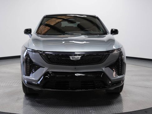 Used 2025 Cadillac Optiq Sport 2 w/ LPO, Floor Liner Package AWD/4WD image 2