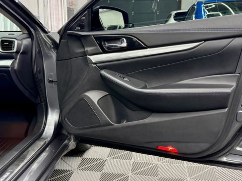 Used 2017 Nissan Maxima SR w/ Midnight Edition image 7