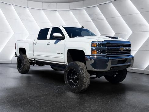 Used 2017 Chevrolet Silverado 2500 LT AWD/4WD image 7