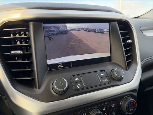 Used 2023 GMC Acadia SLT image 30