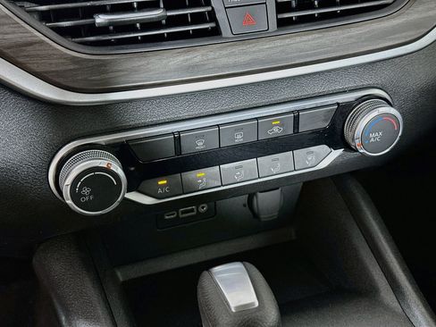Used 2025 Nissan Altima 2.5 SV FWD image 23