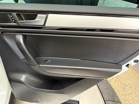 Used 2014 Volkswagen Touareg VR6 image 25