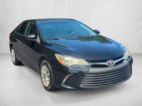 Used 2017 Toyota Camry LE FWD image 3