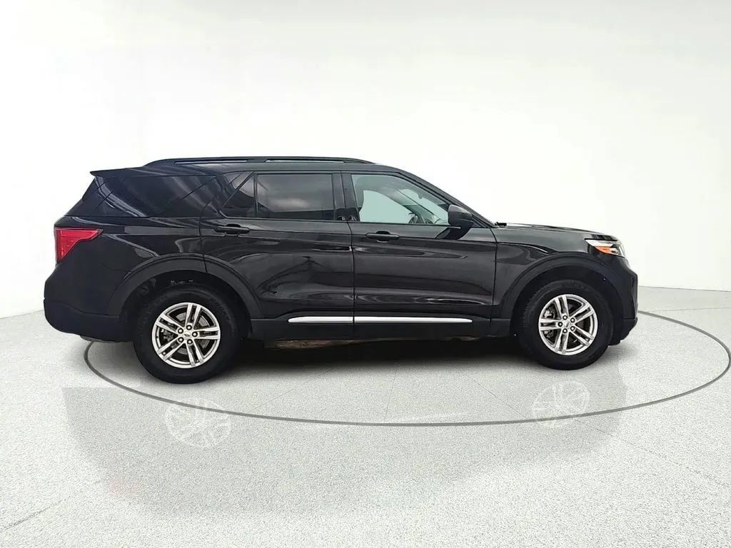 Used 2022 Ford Explorer XLT AWD/4WD image 5