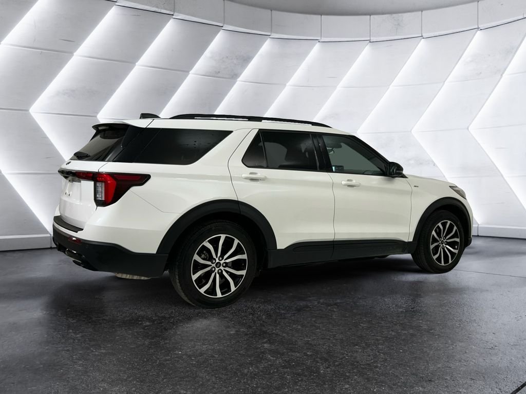 Used 2025 Ford Explorer ST-Line RWD image 4