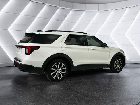 Used 2025 Ford Explorer ST-Line RWD image 4