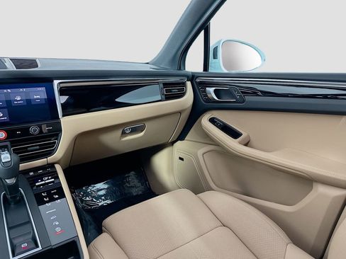 Used 2025 Porsche Macan image 26