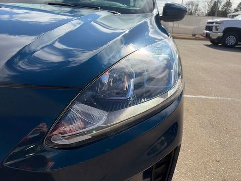 Used 2020 Ford Escape SE image 17