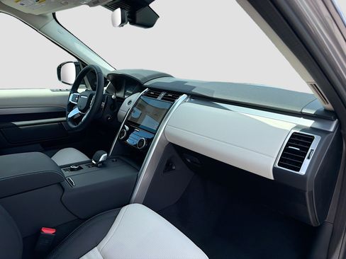 New 2026 Land Rover Discovery Dynamic SE AWD/4WD image 15