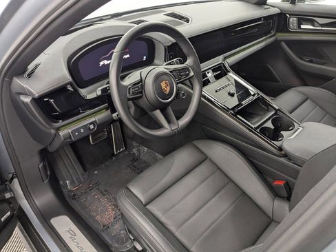 Certified 2025 Porsche Panamera image 4