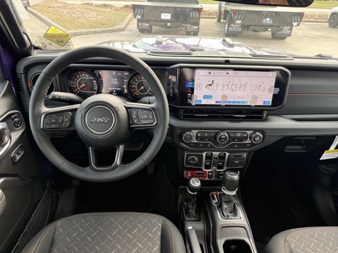 New 2026 Jeep Gladiator Mojave w/ Steel Bumper Group AWD/4WD image 10