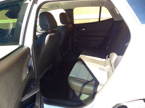 Used 2025 Chevrolet Trax LT image 33