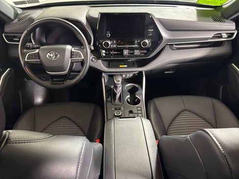 Used 2025 Toyota Highlander XSE image 19