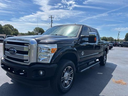 Used 2016 Ford F250 Platinum w/ FX4 Off-Road Package AWD/4WD image 4