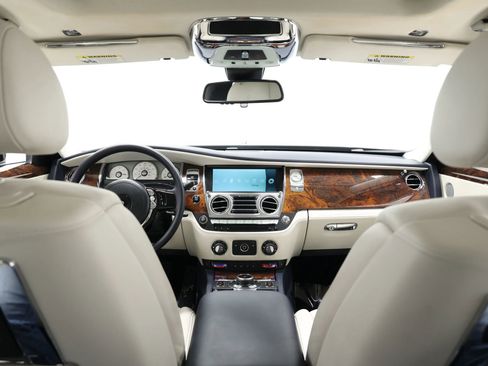 Used 2015 Rolls-Royce Ghost image 36