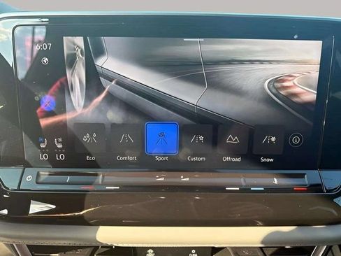 Certified 2025 Volkswagen Atlas Peak Edition SE AWD/4WD image 22