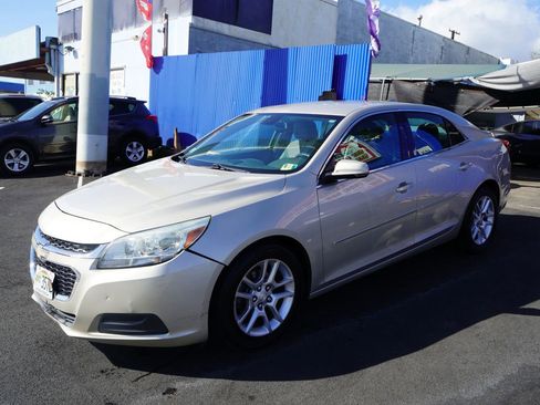 Used 2015 Chevrolet Malibu LT w/ Power Convenience Package FWD image 4