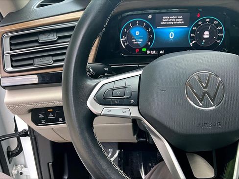 Used 2024 Volkswagen Atlas SE AWD/4WD image 23