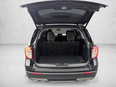 Used 2023 Ford Explorer XLT w/ Equipment Group 202A image 7