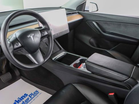 Used 2021 Tesla Model Y Long Range image 22
