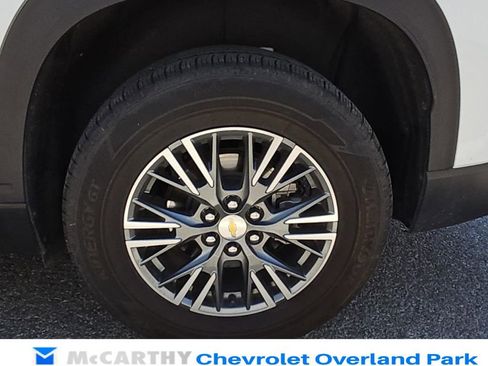Used 2024 Chevrolet Traverse LT w/ LPO, Floor Liner Package FWD image 9