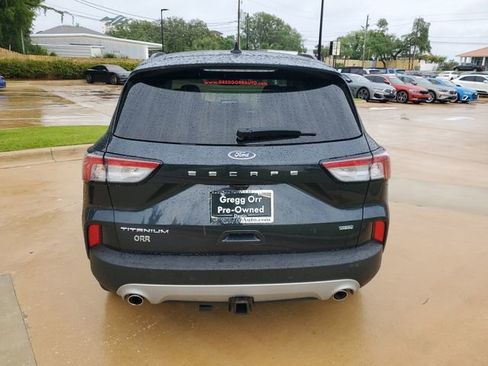 Used 2022 Ford Escape Titanium w/ Titanium Premium Package FWD image 11