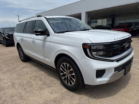 Used 2025 Ford Expedition Max Platinum AWD/4WD image 3
