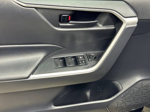 Used 2021 Toyota RAV4 LE FWD image 8