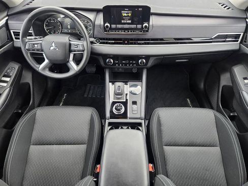 Used 2024 Mitsubishi Outlander ES image 24