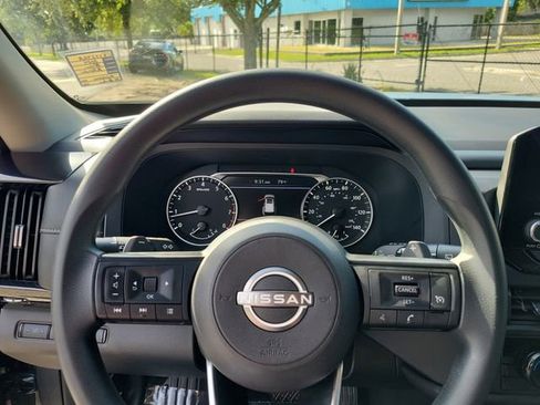 Used 2024 Nissan Pathfinder S AWD/4WD image 17