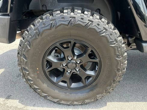 Used 2014 Jeep Wrangler Unlimited Sahara w/ Connectivity Group AWD/4WD image 13