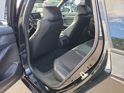 Used 2018 Honda Accord Sport image 9