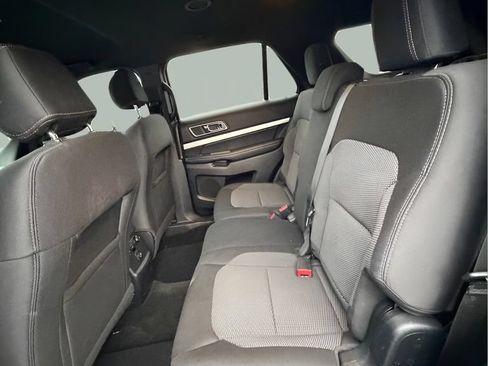 Used 2017 Ford Explorer XLT w/ Equipment Group 201A AWD/4WD image 16