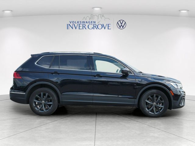 Certified 2024 Volkswagen Tiguan SE w/ Panoramic Sunroof Package AWD/4WD image 8