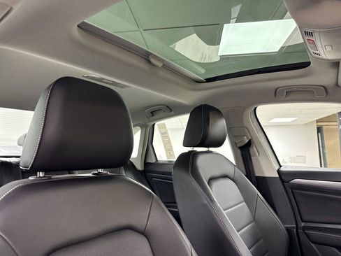 Used 2023 Volkswagen Jetta SE w/ Panoramic Sunroof Package FWD image 15