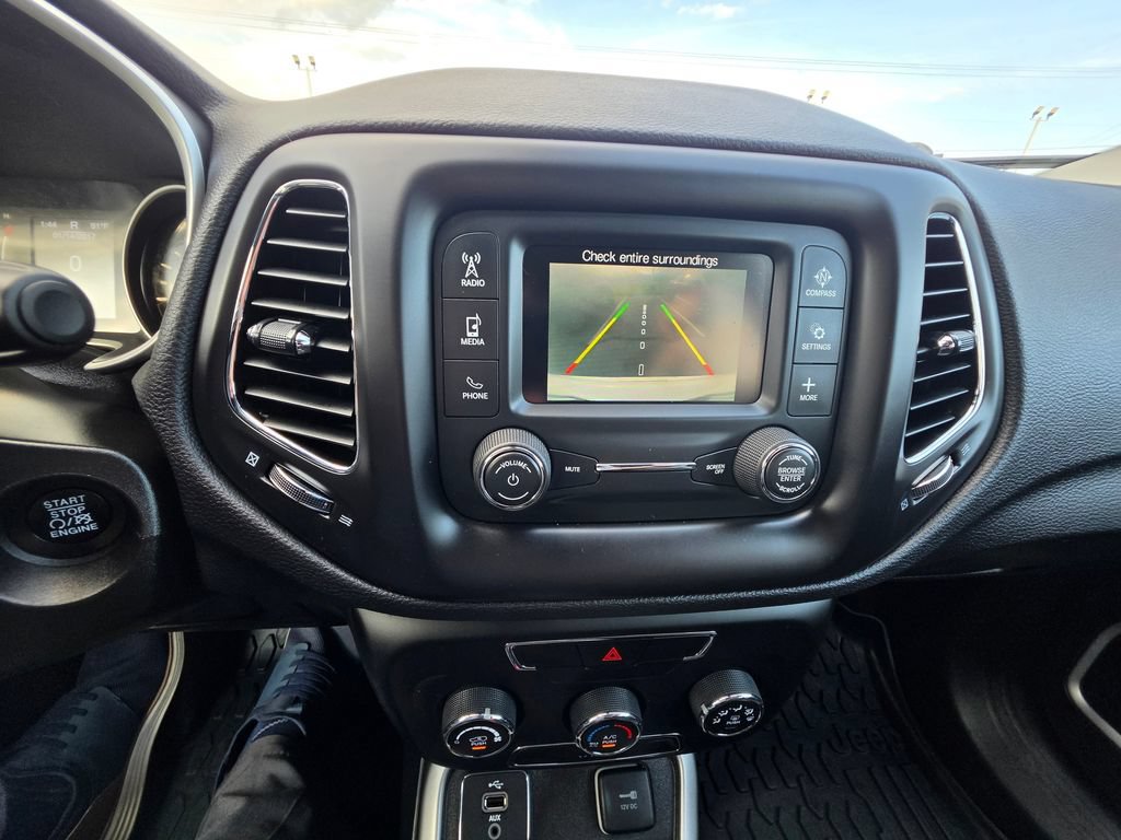Used 2018 Jeep Compass Latitude FWD image 19