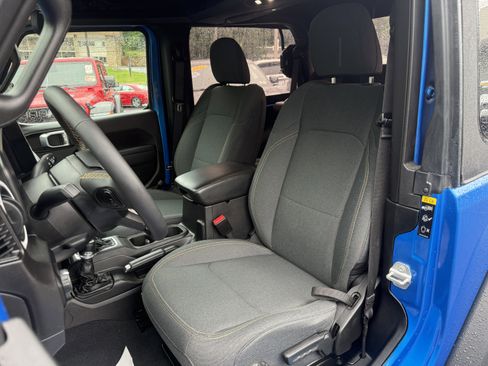 Used 2024 Jeep Wrangler Sport AWD/4WD image 12