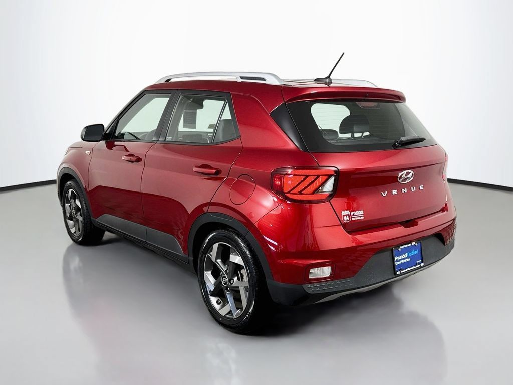 Used 2024 Hyundai Venue Limited FWD image 6
