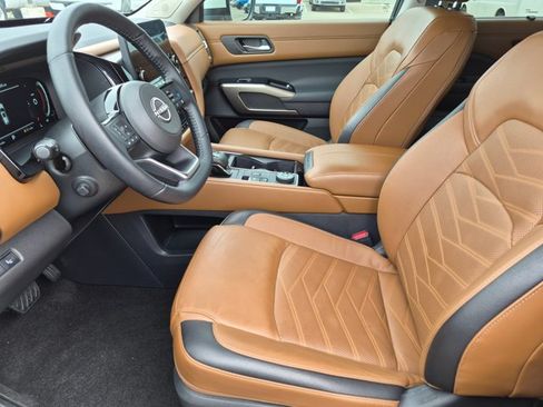 Used 2024 Nissan Pathfinder Platinum AWD/4WD image 11