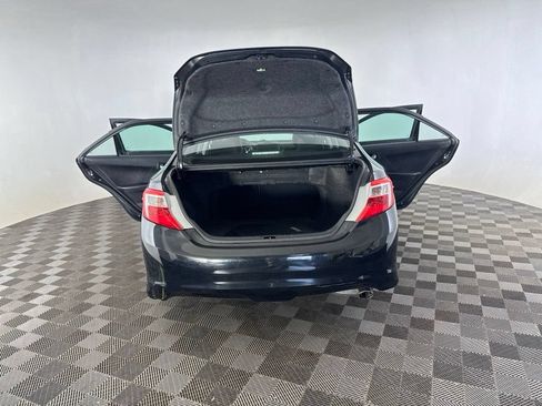 Used 2014 Toyota Camry SE FWD image 17