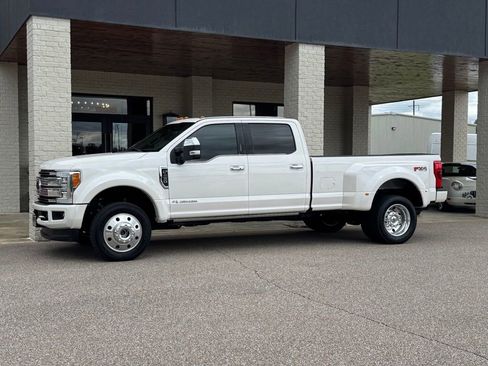 Used 2017 Ford F450 Platinum w/ Platinum Ultimate Package AWD/4WD image 5